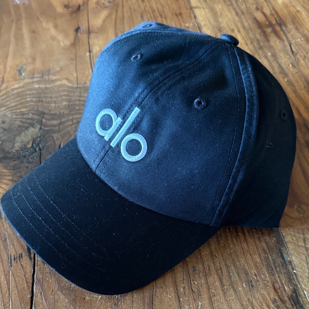 ALO Yoga Black and White Cap